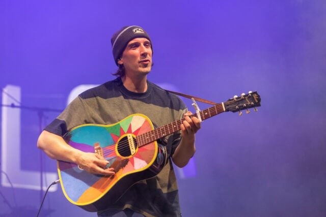 Concert Léonie à Festicolor 2025 @ Forumsdesphotos