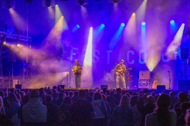 Concert Léonie à Festicolor 2025 @ Forumsdesphotos